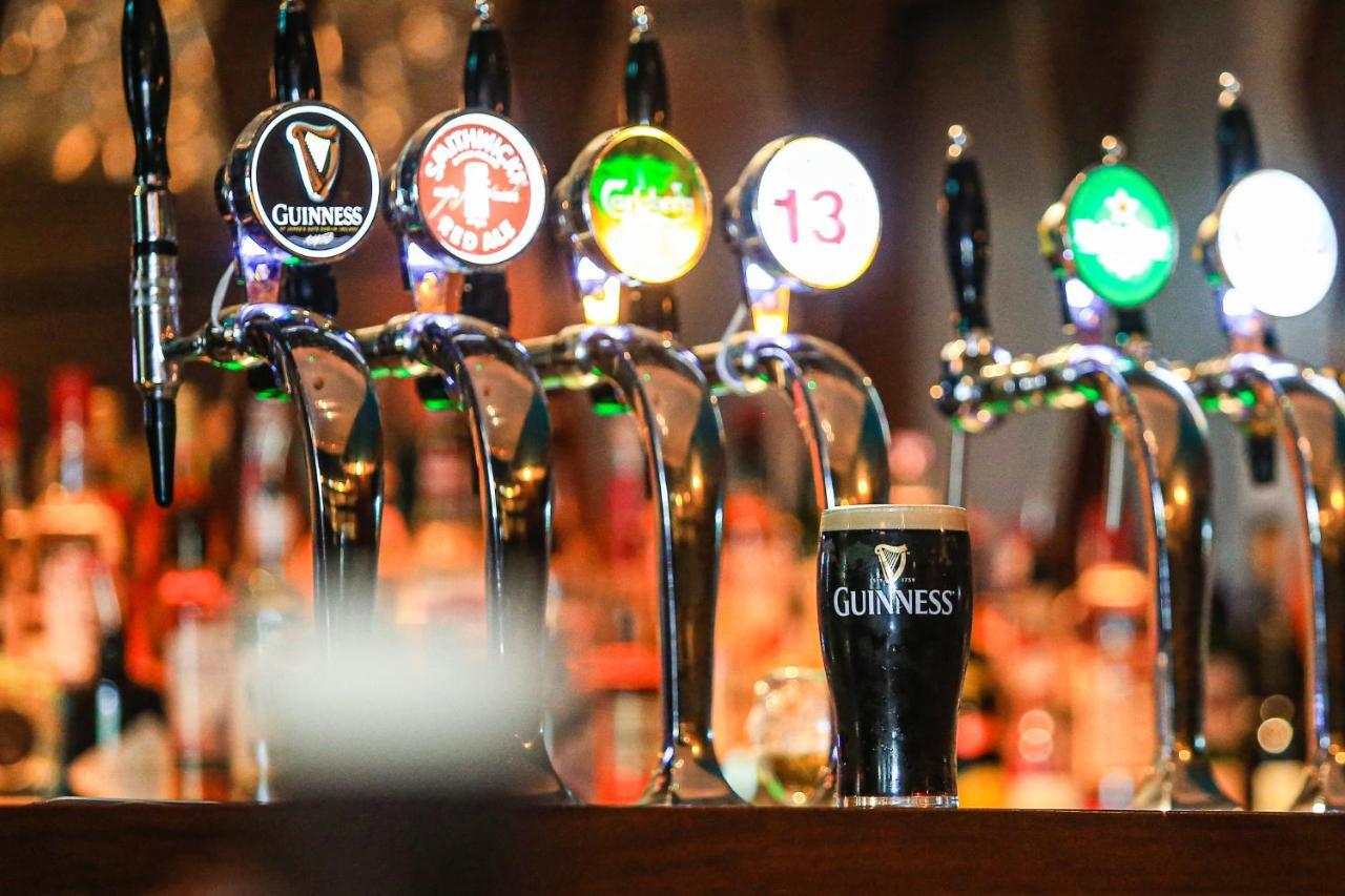 Gleesons Townhouse Booterstown Hotel Dublin Bagian luar foto