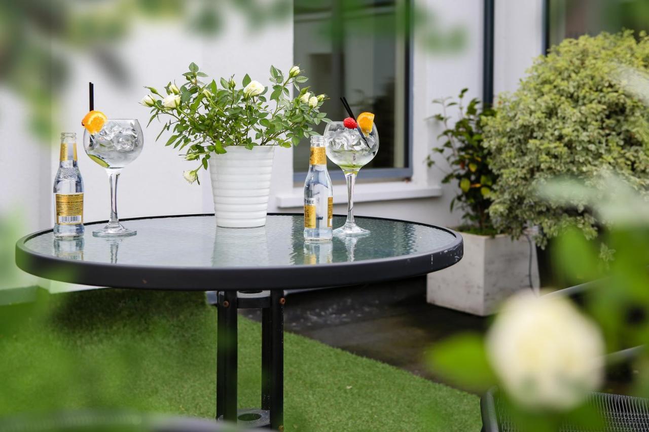 Gleesons Townhouse Booterstown Hotel Dublin Bagian luar foto