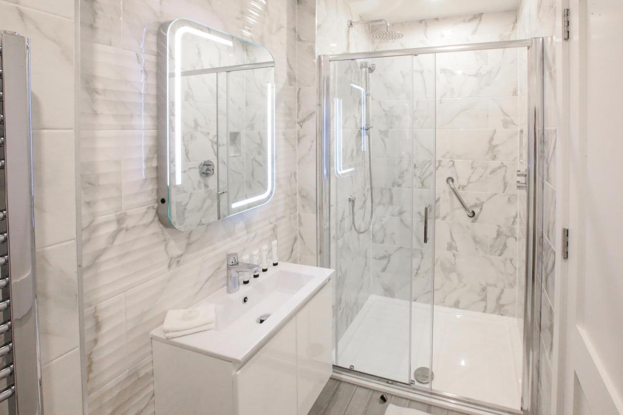 Gleesons Townhouse Booterstown Hotel Dublin Bagian luar foto